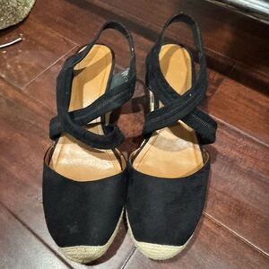 Black wedges with covered toe box